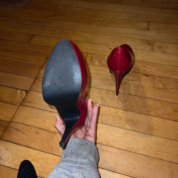 Guess Red Heels Size 7 - Picture 5 of 6
